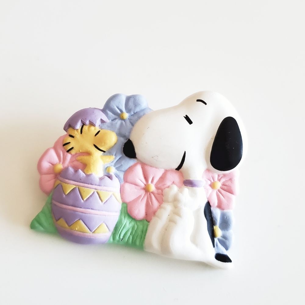 Hallmark Easter Snoopy Woodstock Pin Brooch